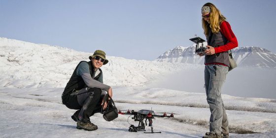 Na setkání se diskutovat o návrhu zákona o provozu dronů v Antarktidě. Výzkumníci drony potřebují například k monitorování rozlohy ledovců, oblastí s vegetací či kolonií živočichů.